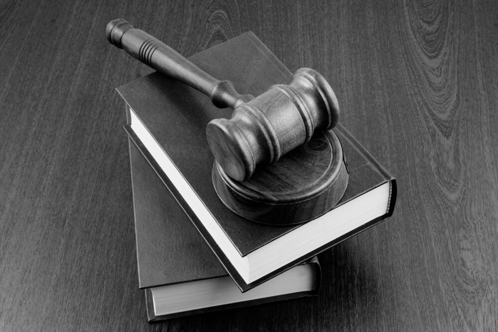 How Commercial Law Firms Navigate Intricate Contract Negotiations
